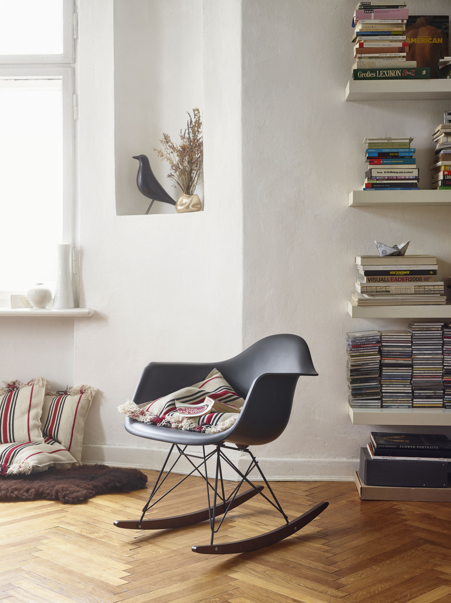 1097277-eames-plastic-armchair-rar-v-fullbleed-1440x 1097277-eames-plastic-armchair-rar-v-fullbleed-1440x